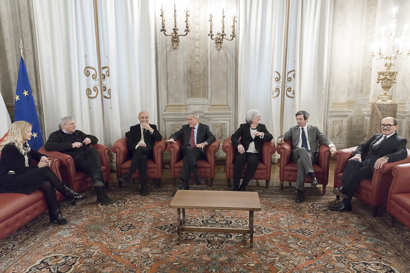 Il Presidente Grasso incontra i relatori prima dell'inizio del convegno.